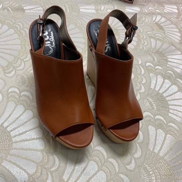 CLOSING CLOSET ๐ Platform Wedges - Picture 2 of 3